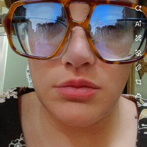 Meet your Posher, Stephani